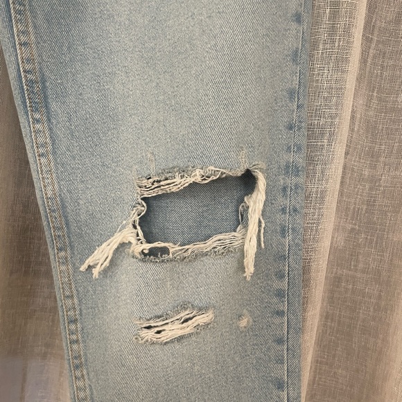 Zara Light Wash Destruction Mom Jeans - Picture 5 of 6